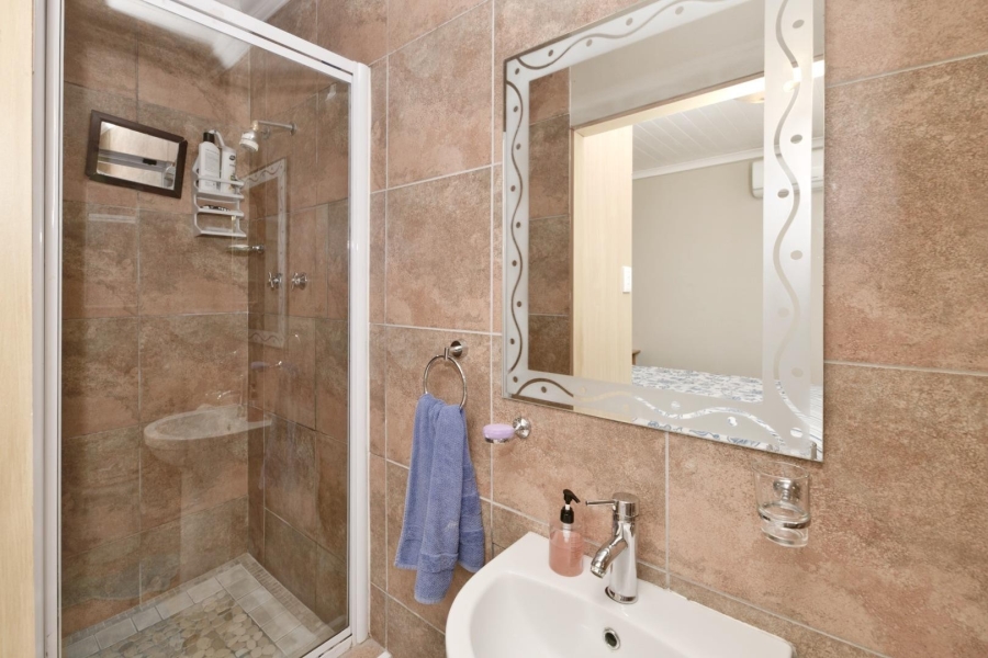 7 Bedroom Property for Sale in De Kelders Western Cape